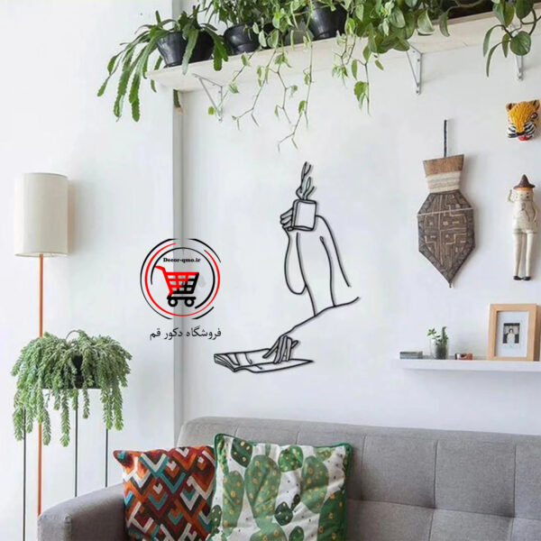 دختره در حال مطالعه