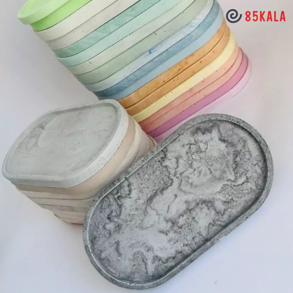 سینی بیضی رگه داره